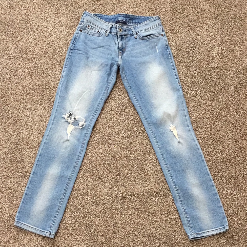 Levi low skinny jeans for sale! Great condition !